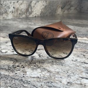 Ray-Ban Wayfarer Gradient Lens